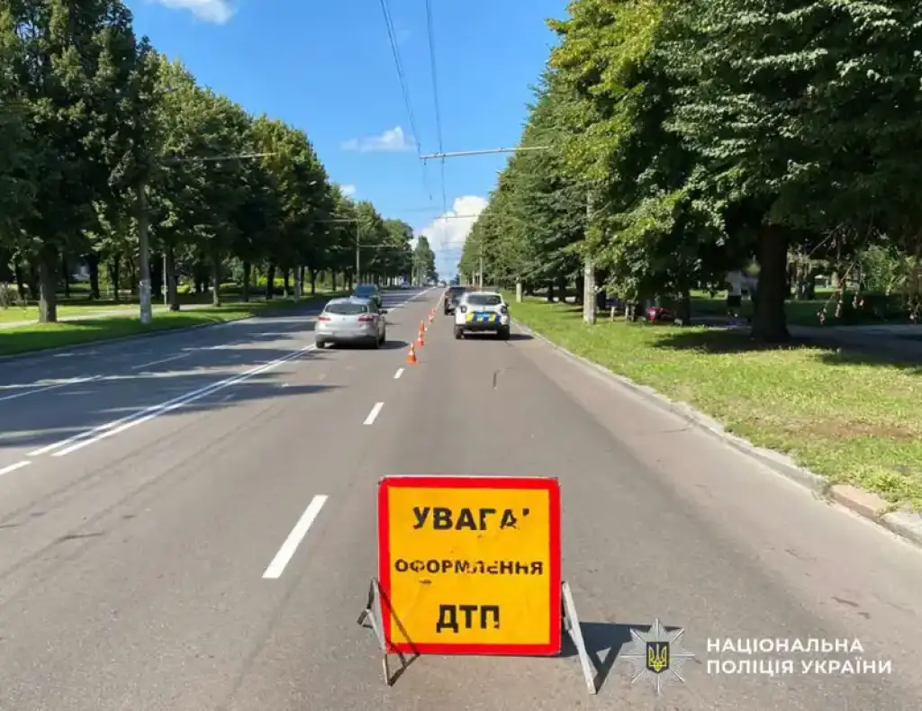 Двоє мотоциклістів потрапили до лікарні після ДТП у Житомирі