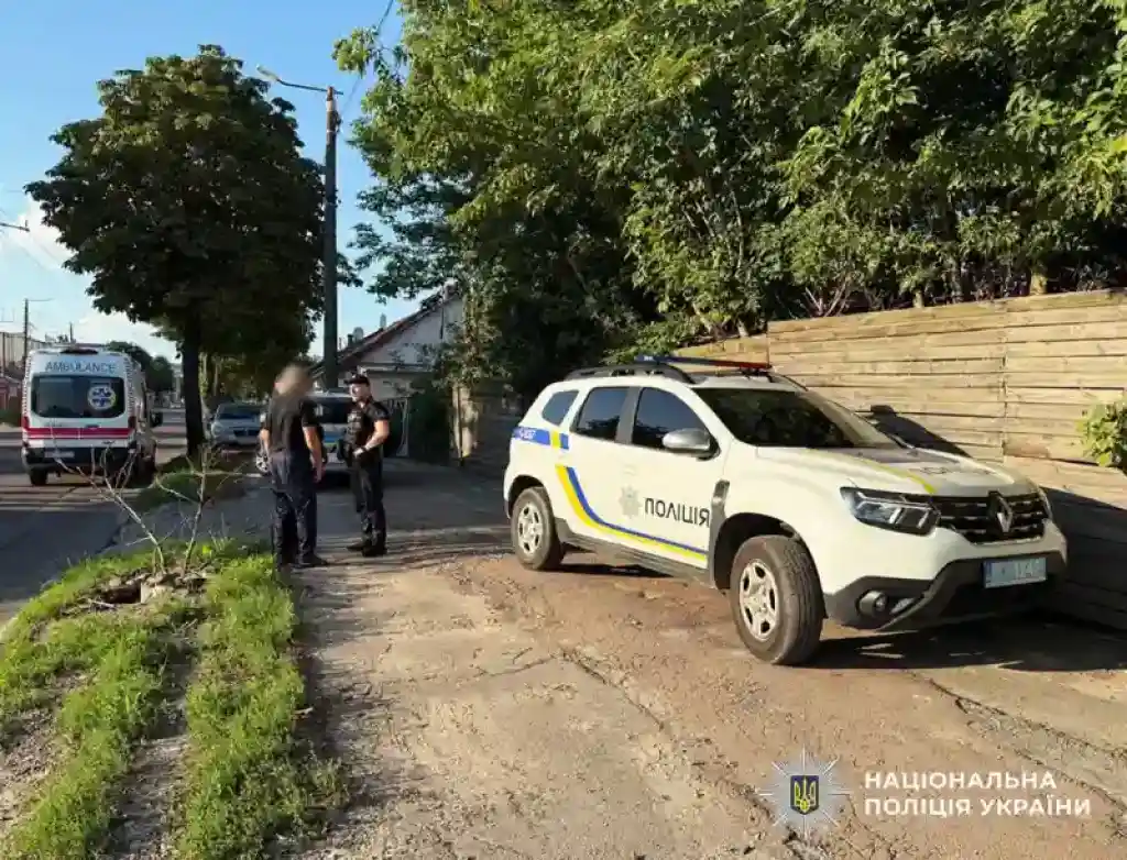 У Житомирі неповнолітня дівчина вбила хлопця через ревнощі і сама викликала поліцію