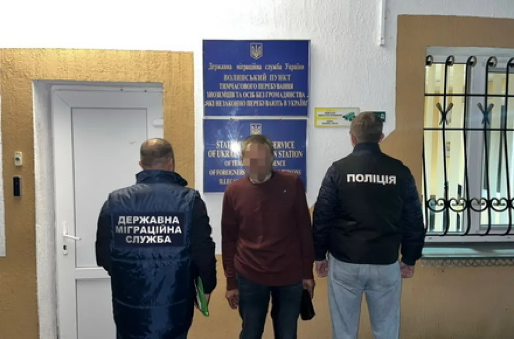 На Житомирщині примусово видворили громадянина рф, який порушив міграційне законодавство