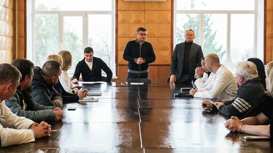 У Житомирському медспеццентрі зміна керівництва: колектив підтримав попереднього директора, але заклад очолив новий в.о.