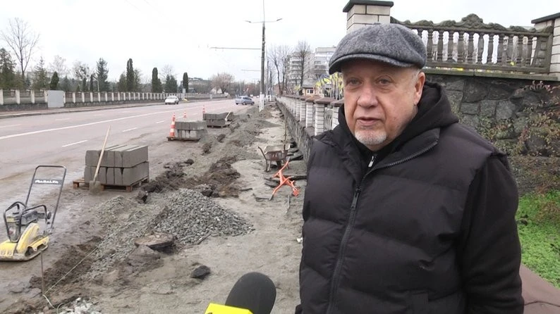 Тривалий ремонт на Селецькій: у Житомирі оновлюють тротуар біля військового кладовища