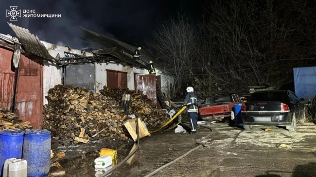 У Андрушівці внаслідок пожежі згоріли три автомобілі