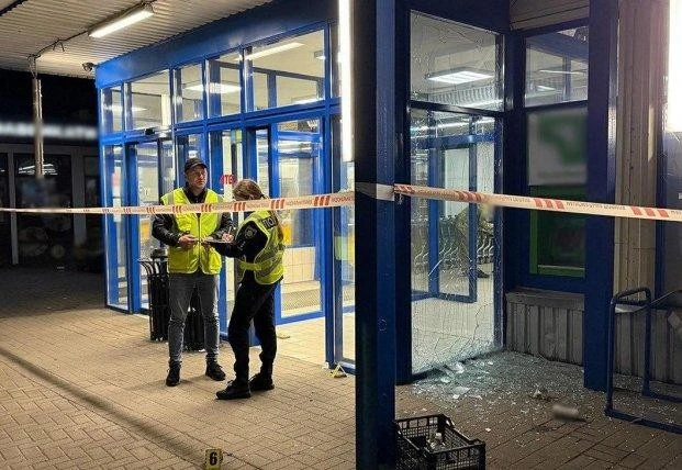 На Житомирщині біля супермаркету виявили гранату: поліція з’ясовує походження небезпечного предмета