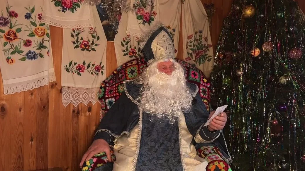 Свято у Старому Солотвині: резиденція Святого Миколая відкрила сезон для дітей