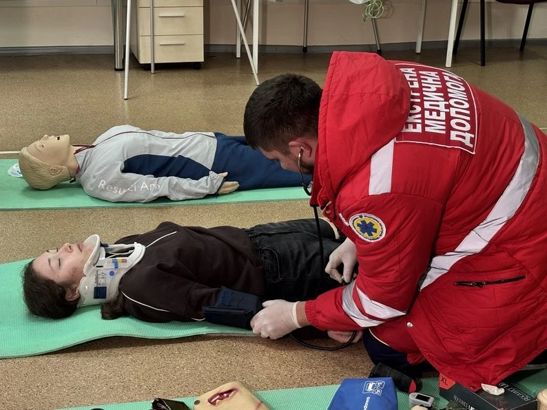У Житомирі водії екстрених бригад довели свою готовність працювати як медичні техніки