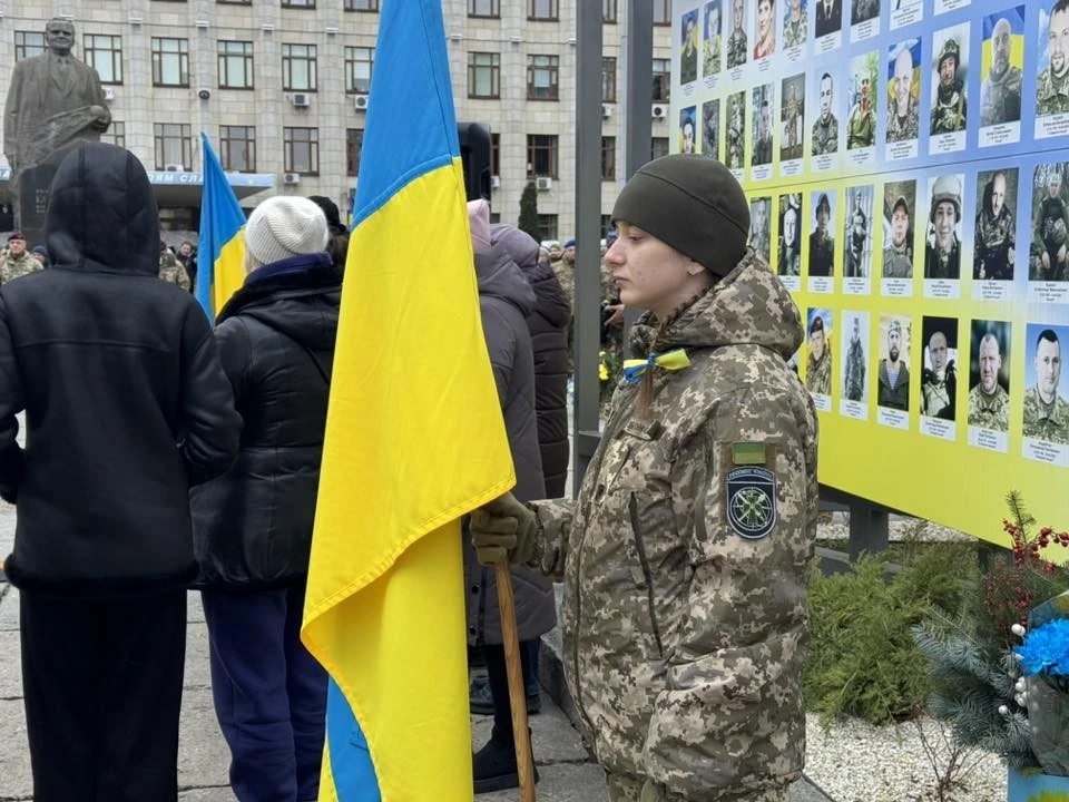 У Житомирі вшанували нових Героїв: на Алеї Слави з’явився стенд пам’яті до Дня Збройних Сил України