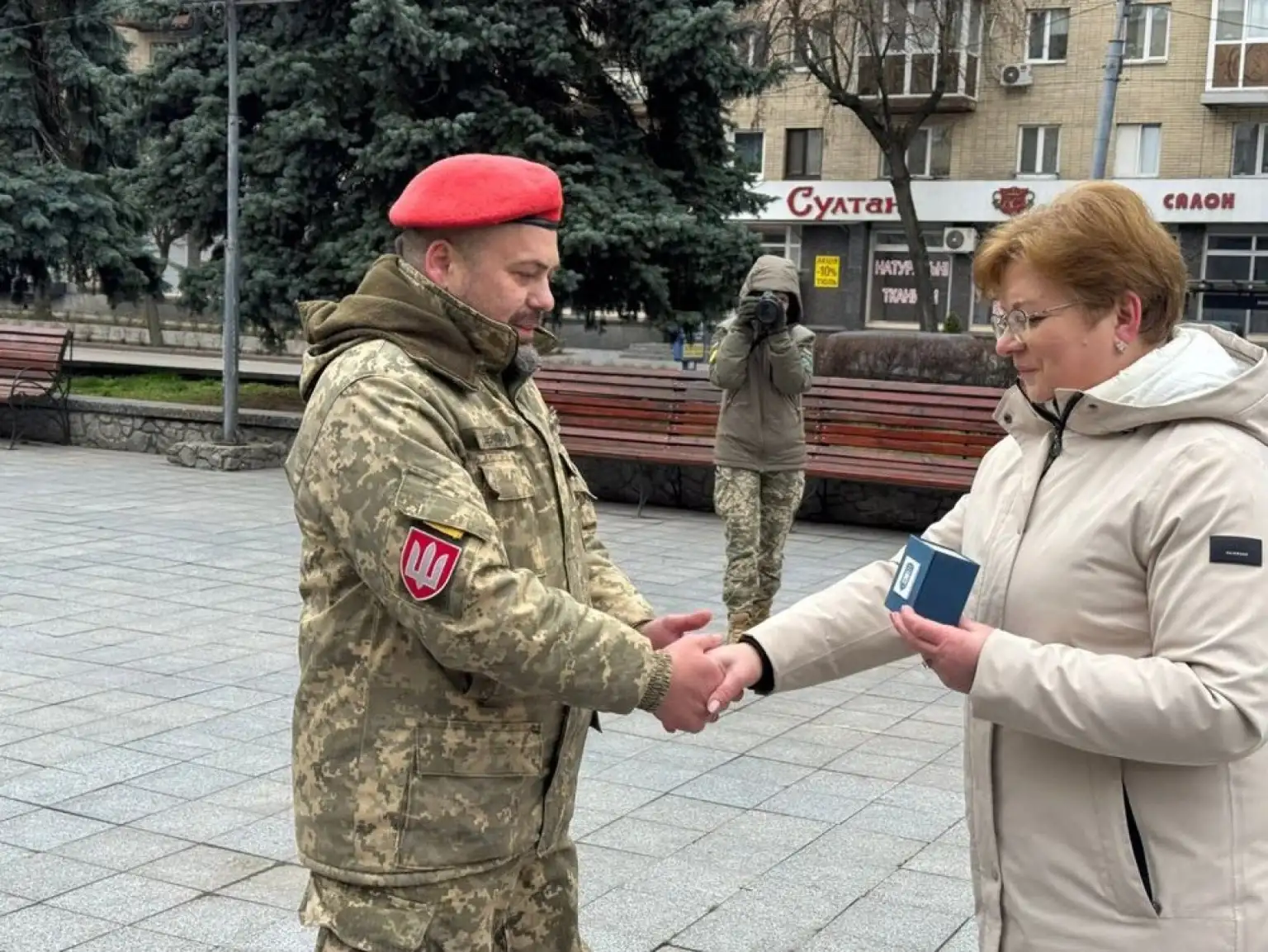 Житомир вшановує захисників: військовим вручили годинники та почесні відзнаки