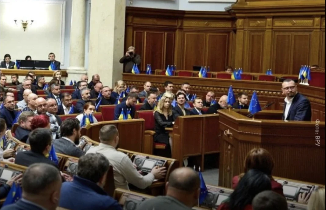 Верховна Рада утричі збільшила фонд на депутатську діяльність: на що підуть кошти