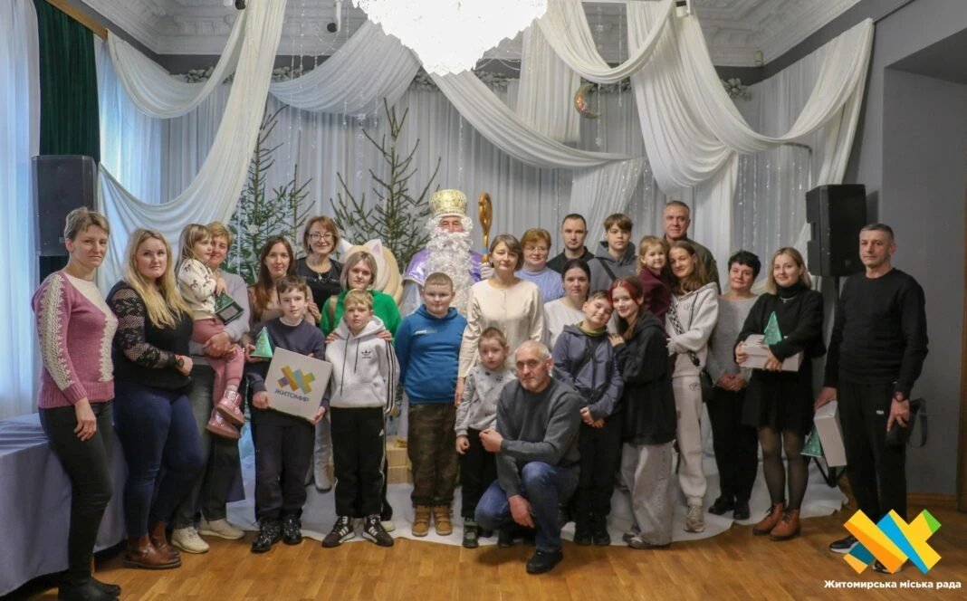 У Житомирі вшанували родини полеглих захисників теплими святковими подарунками