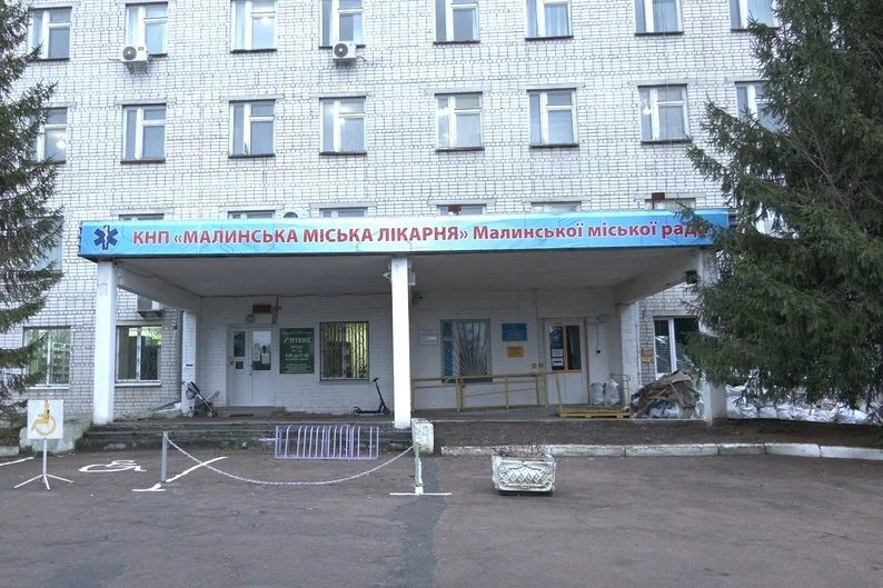 У Малині безпритульний собака напав на перехожу: подробиці інциденту