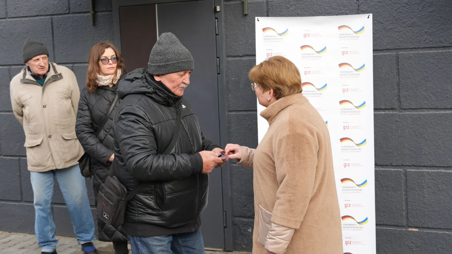 У Житомирі сім родин переселенців отримали нове житло