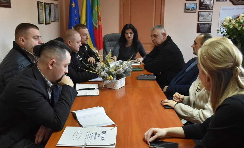 Бердичівський райвідділ посилює контроль за комендантською годиною через нічні бійки на АЗС
