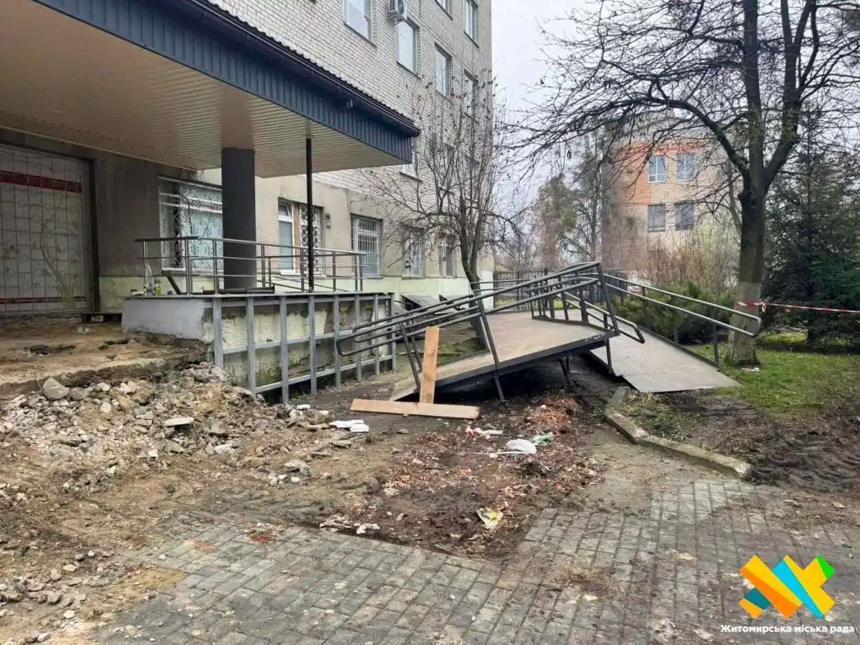 “Рух без бар’єрів”: у Житомирі триває реконструкція поліклініки