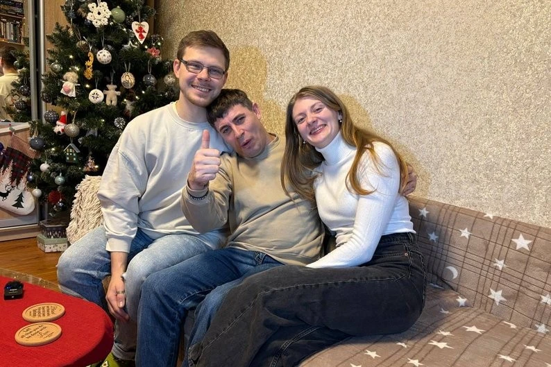 Дім замість інтернату: подружжя з Житомирщини оформлює опіку над чоловіком з ДЦП