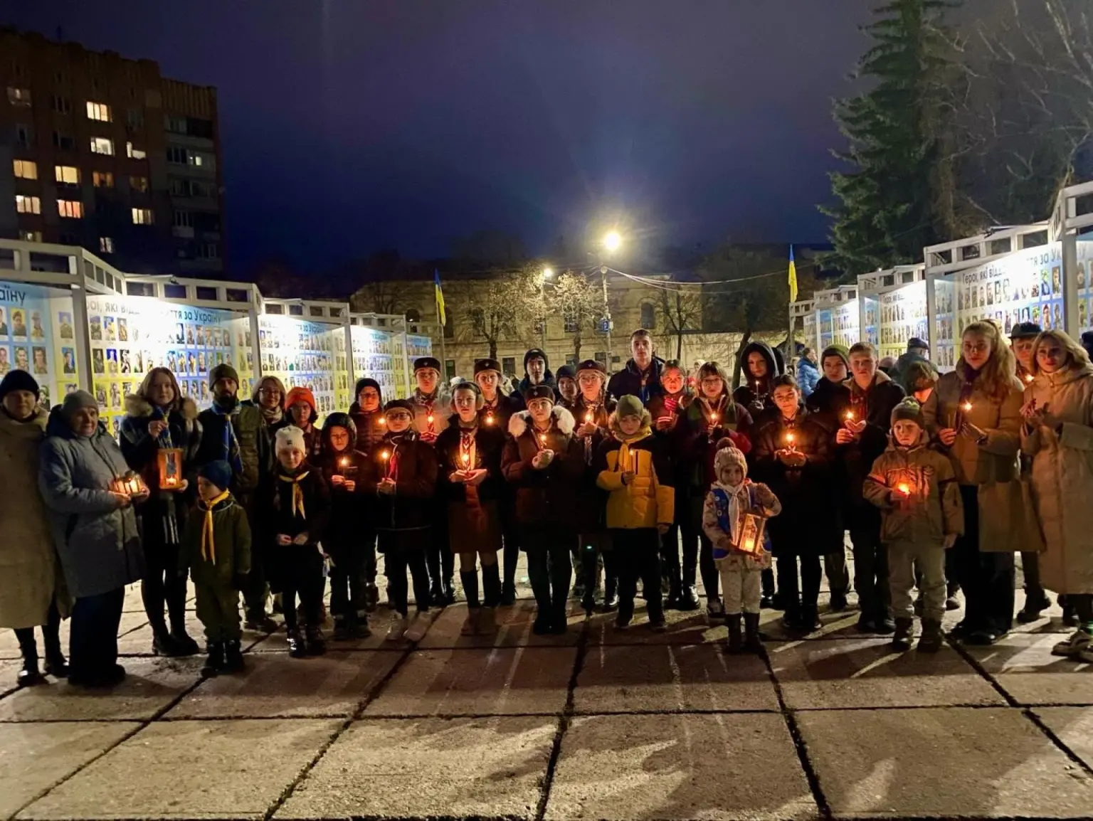У Житомирі передали Вифлиємський вогонь миру родинам загиблих героїв