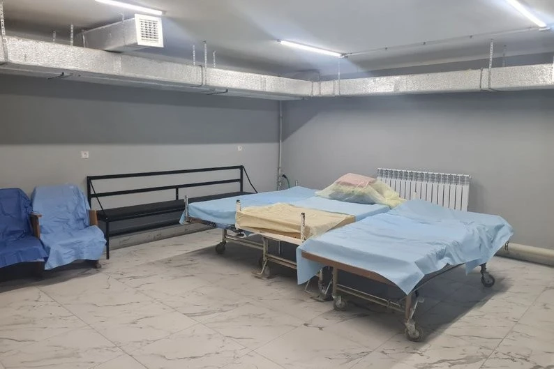 У Звягелі завершили реконструкцію протирадіаційного сховища лікарні з медичними палатами та операційною