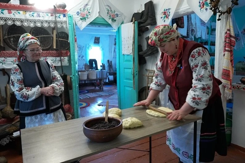 Завиванці з дитинства: як у селі на Житомирщині зберігають різдвяну традицію