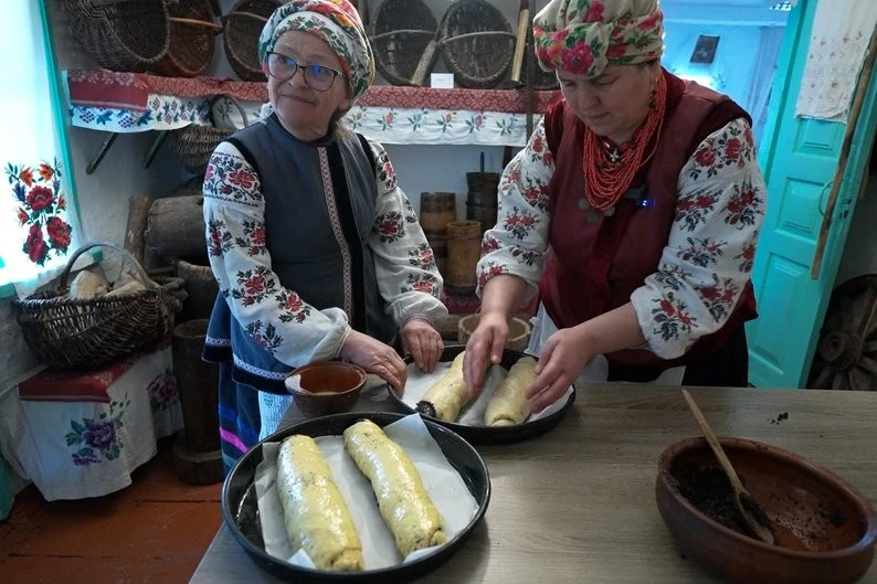Завиванці з дитинства: як у селі на Житомирщині зберігають різдвяну традицію