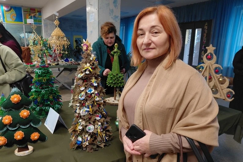 Маленькі руки, велика традиція: восьмикласниця з Житомирщини створює різдвяний вертеп