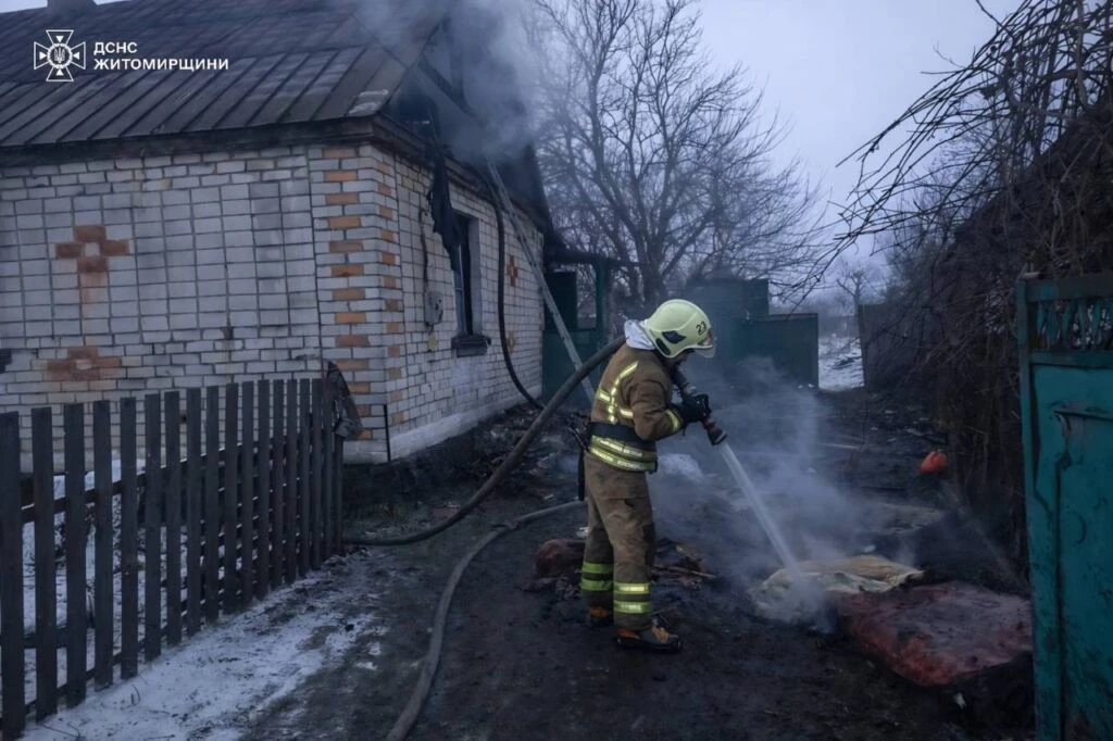 У Черняхові горів дах приватного будинку: обійшлося без жертв