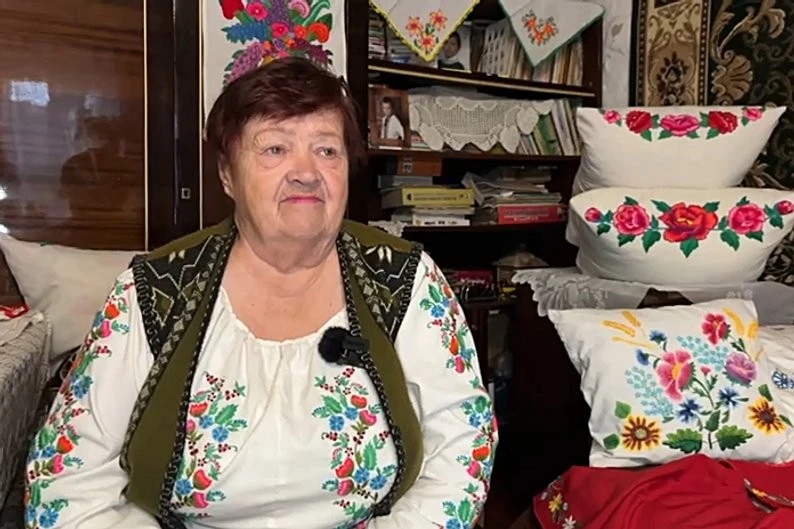Вишивка як оберіг душі: 74-річна майстриня з Житомирщини продовжує родинну традицію