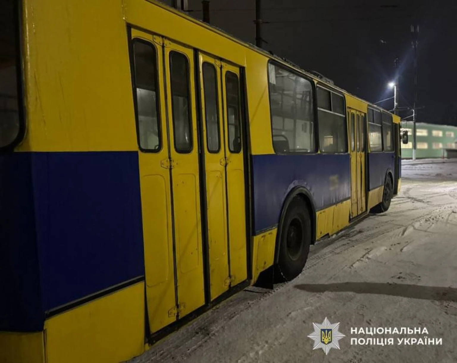 У Житомирі під час посадки в тролейбус підлітка вразило струмом