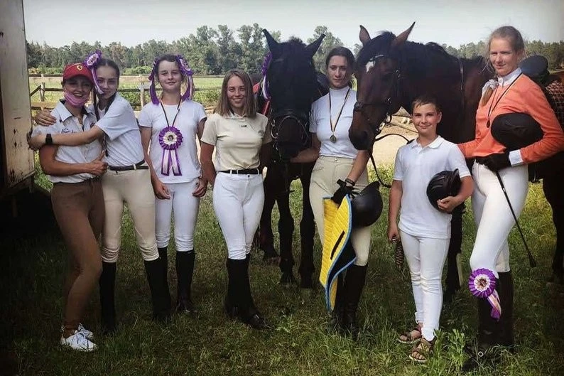 Від Харкова до Житомирщини: кінний клуб “Щаслива підкова” перетворив мрію на життя