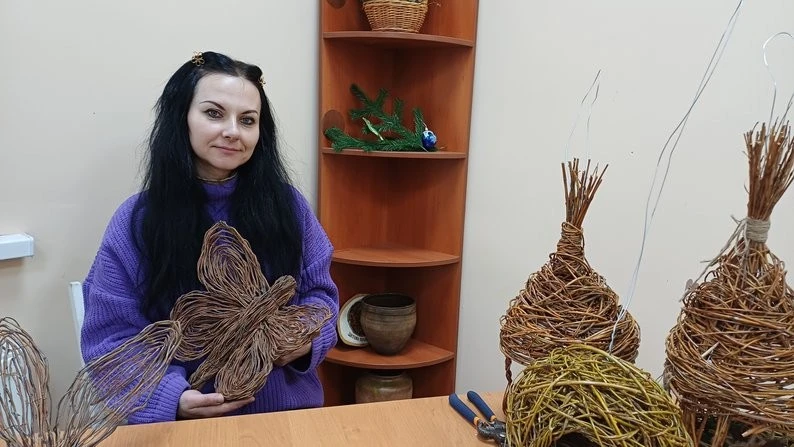 Крилата фантазія з лози: майстриня з Малина створює унікальні садові фігури