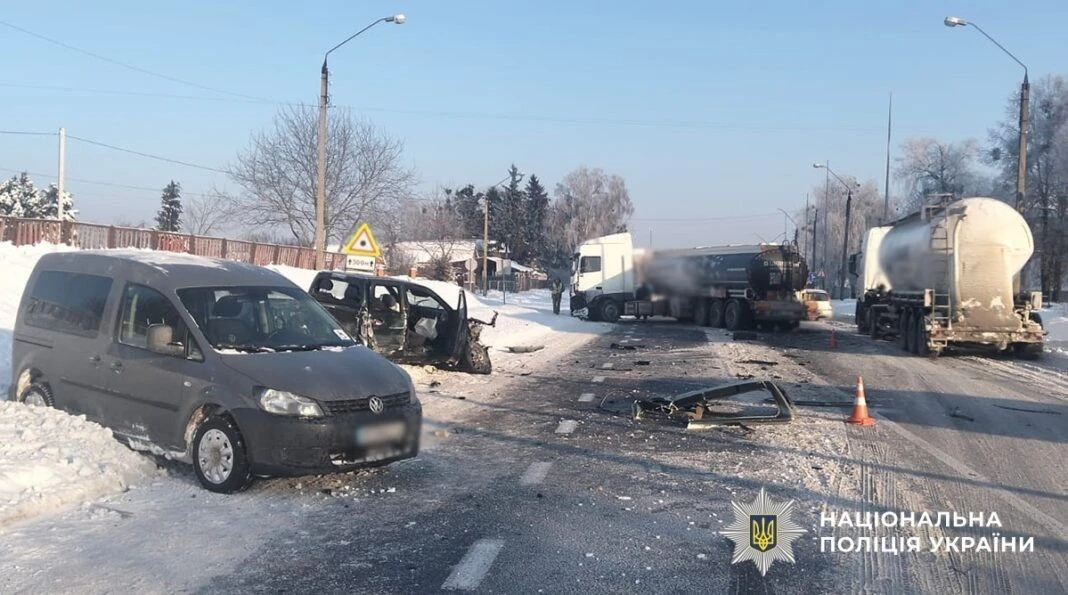 Ланцюгова аварія під Житомиром: на трасі зіткнулися три автомобілі