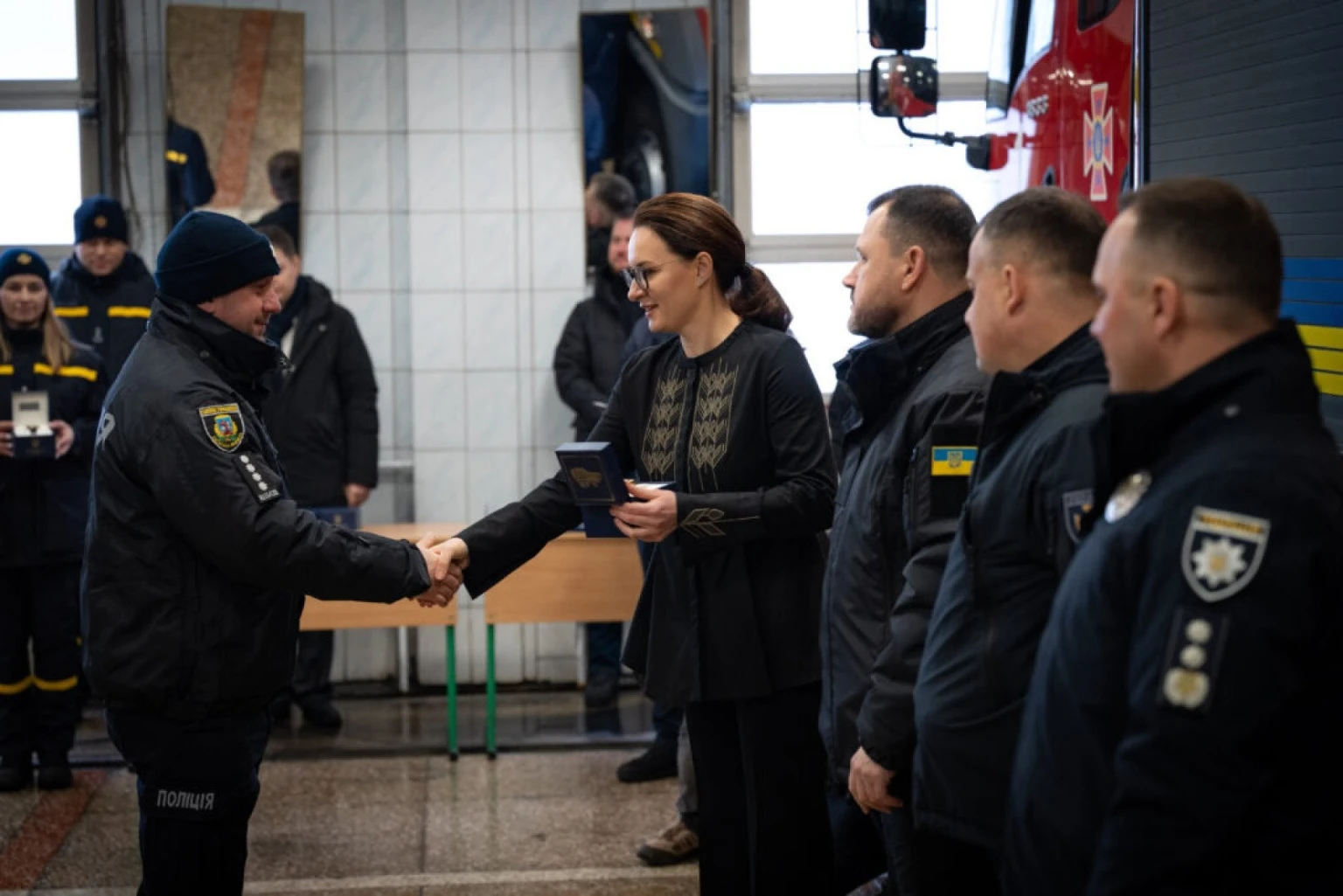 Герої без зброї: рятувальників і поліцейських Житомирщини нагородили за роботу під обстрілами