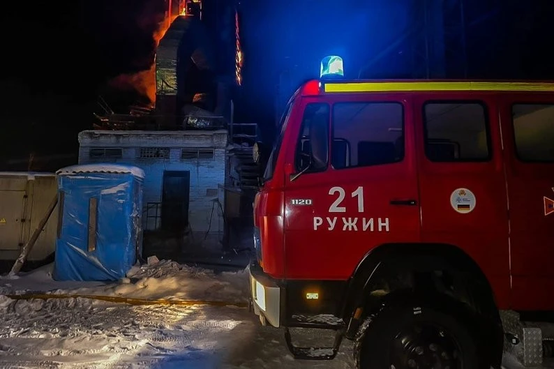 На Бердичівщині рятувальники загасили пожежу в зерносушарці: знищено 3 тонни кукурудзи