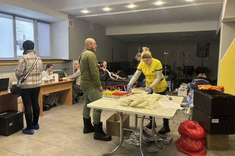 П’ять годин донорства: у Бердичеві зібрали десятки літрів крові для порятунку життів