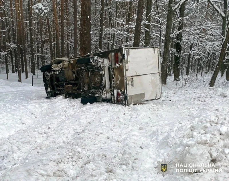 >Перекинулося авто на трасі поблизу Веселівки – пасажирка зазнала травм