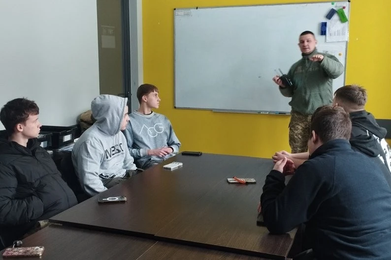 Вишкіл для цивільних: як на Житомирщині гартують навички національного спротиву