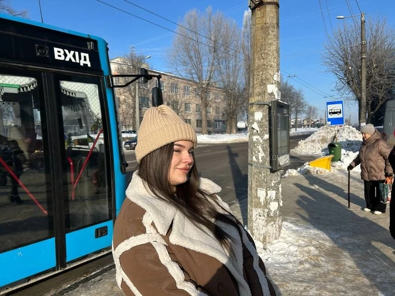 Сніг і крига паралізують зупинки Житомира: комунальники працюють над ліквідацією наслідків