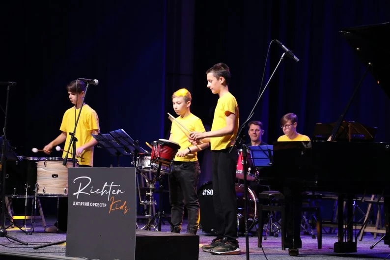 Кадрові ротації в “Richter Kids”: чому дитячий оркестр Житомира отримав нового диригента