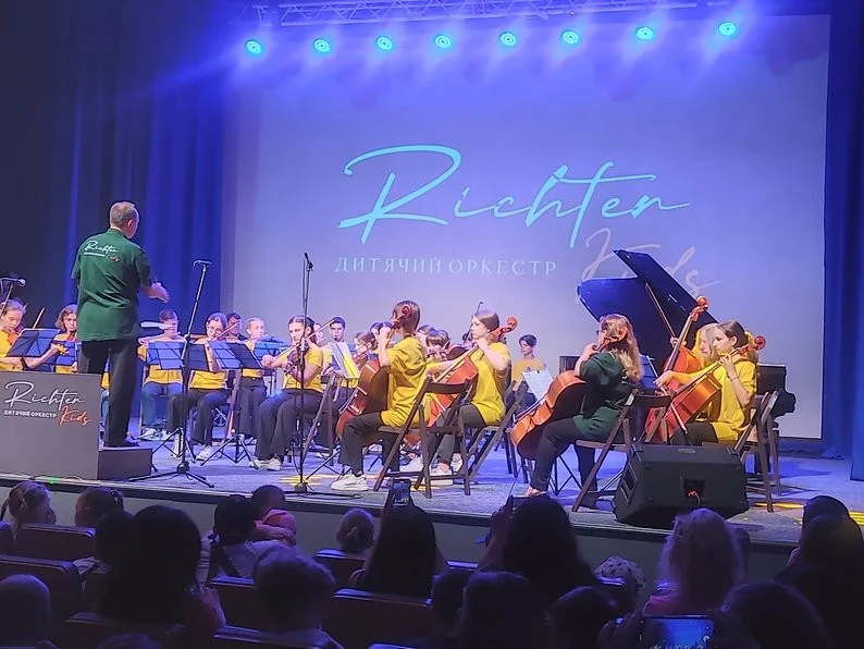 Кадрові ротації в “Richter Kids”: чому дитячий оркестр Житомира отримав нового диригента