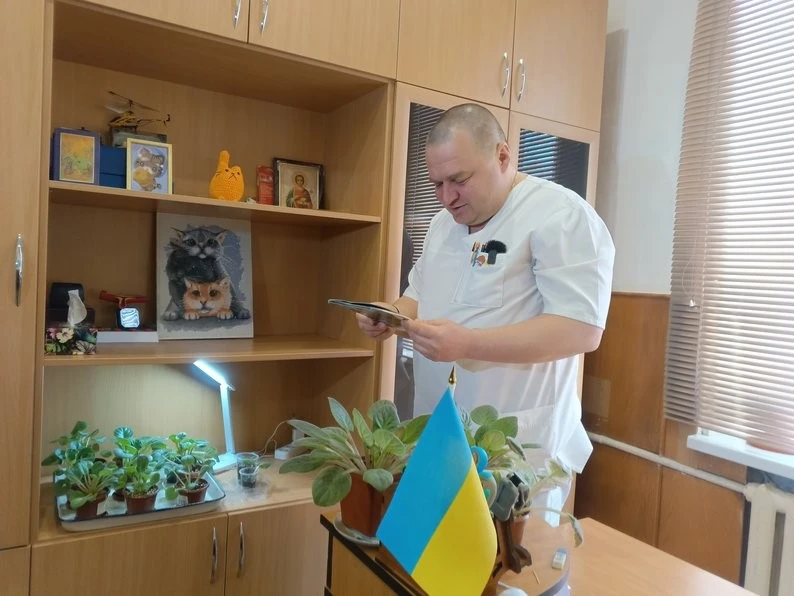 Серце на новому місці: як кардіохірург із Луганщини через 12 років мандрів знайшов дім у Житомирі