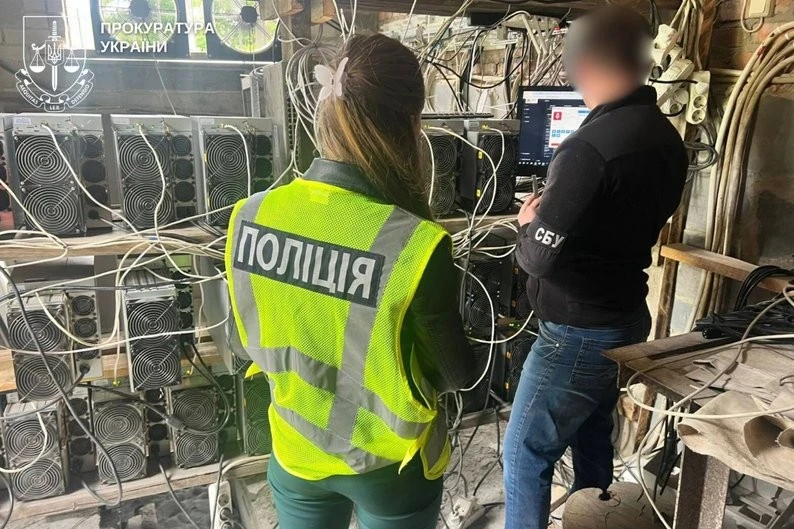 Майнінг на фоні блекаутів: на Житомирщині викрили масштабну схему розкрадання енергії на 9 мільйонів