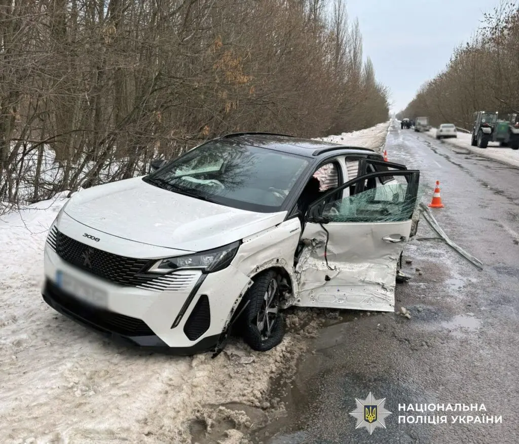 Ранкова аварія на трасі Бердичів — Хмільник: молода водійка опинилася в лікарні