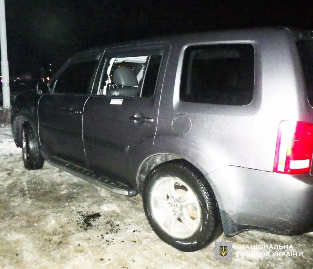 Пів години на закупи коштували розбитого скла: у Житомирі затримали серійних автозлодіїв