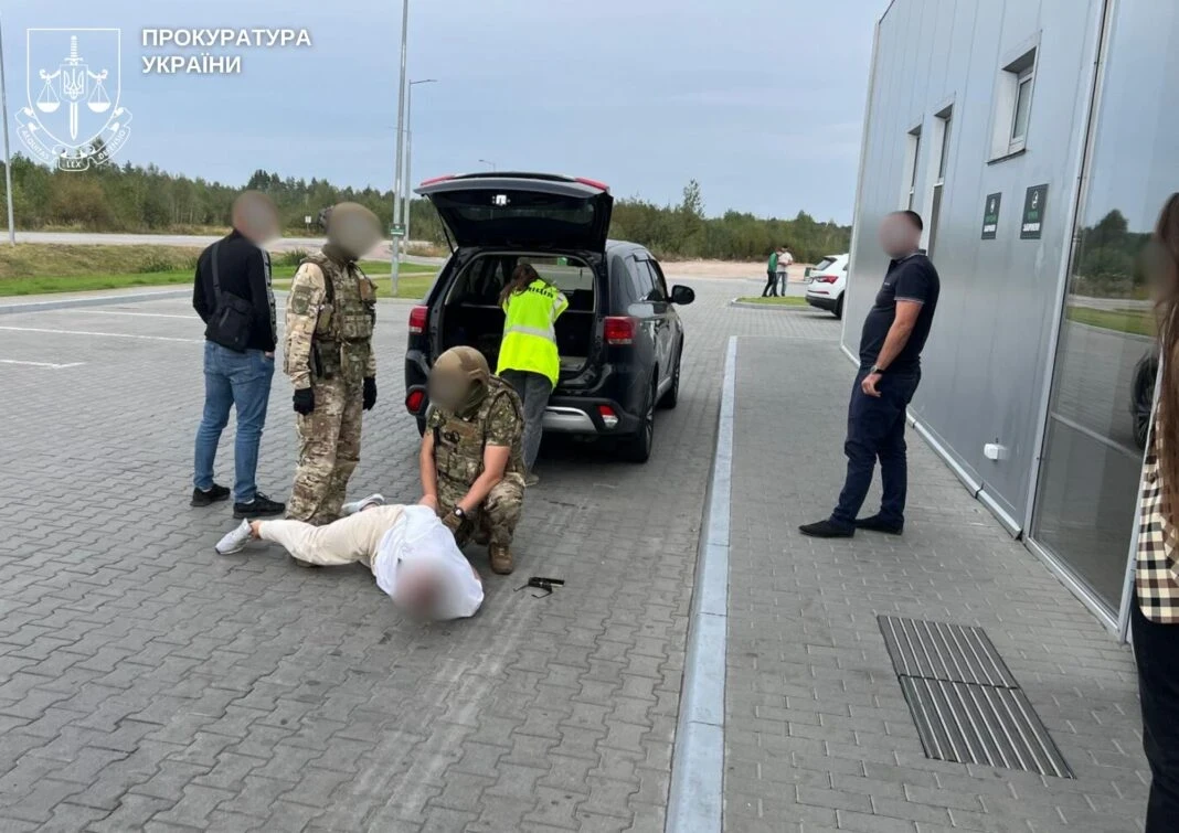 Дев’ять років за «борг»: у Коростені винесли вирок рекетирам, які шантажували суддю