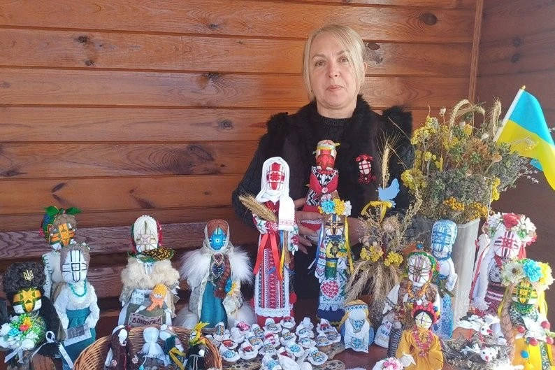 Оберіг для ЗСУ: як майстриня з Малина перетворює давні традиції на допомогу війську