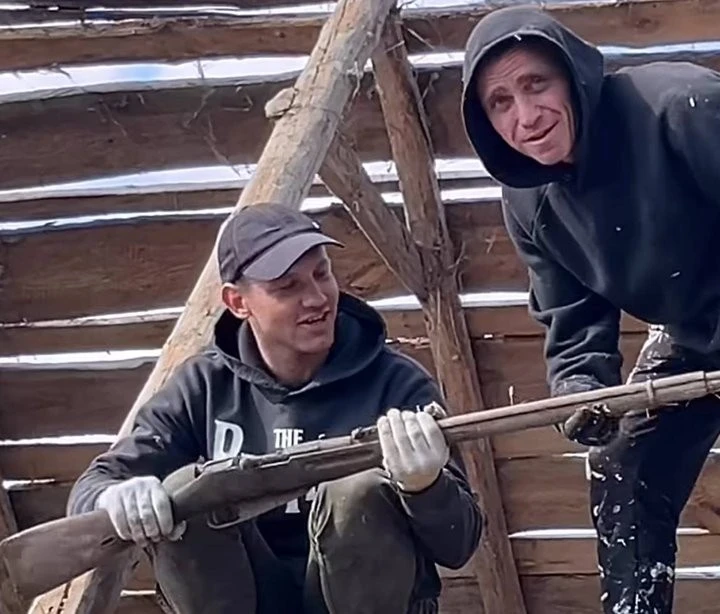 Ехо війни під стріхою: на Житомирщині під час ремонту садиби знайшли раритетну зброю