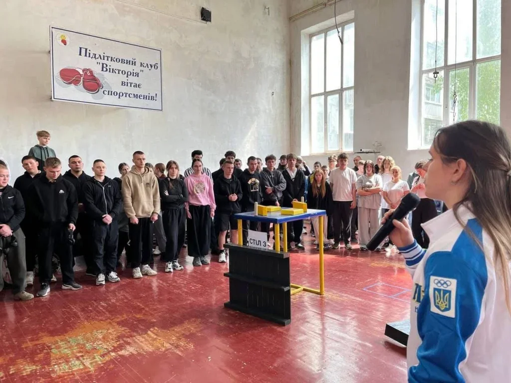 Курсанти і юні спортсмени зійшлися за одним столому Житомирі провели відкритий турнір з армреслінгу