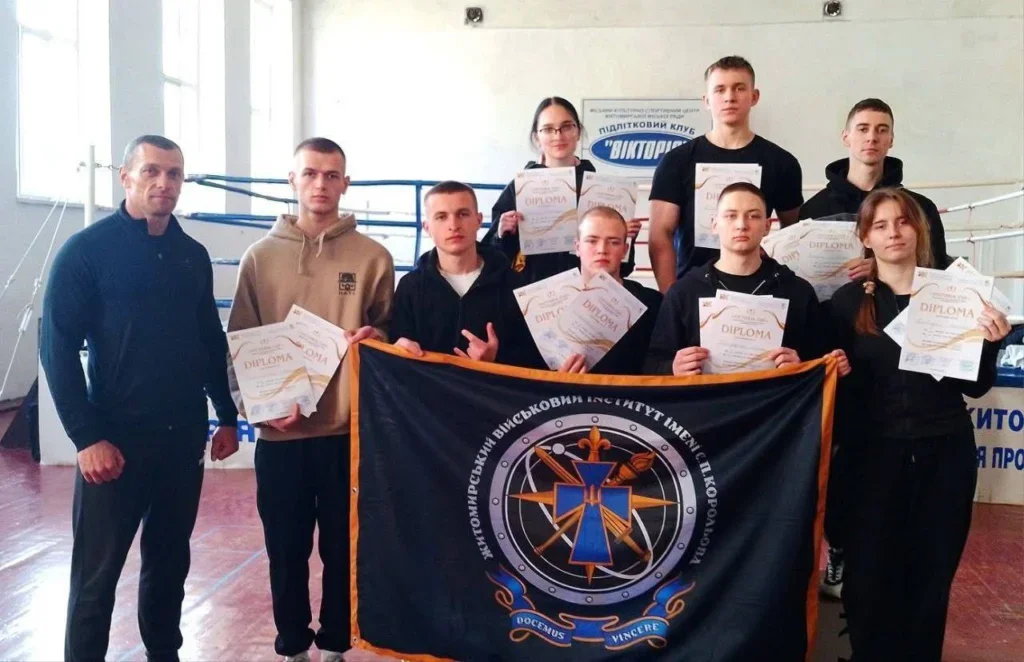 Курсанти і юні спортсмени зійшлися за одним столому Житомирі провели відкритий турнір з армреслінгу