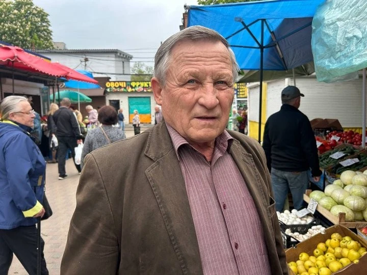 Закарпатська та місцева полуниця на Житньому ринку: ціни, попит та перші відгуки покупців у Житомирі