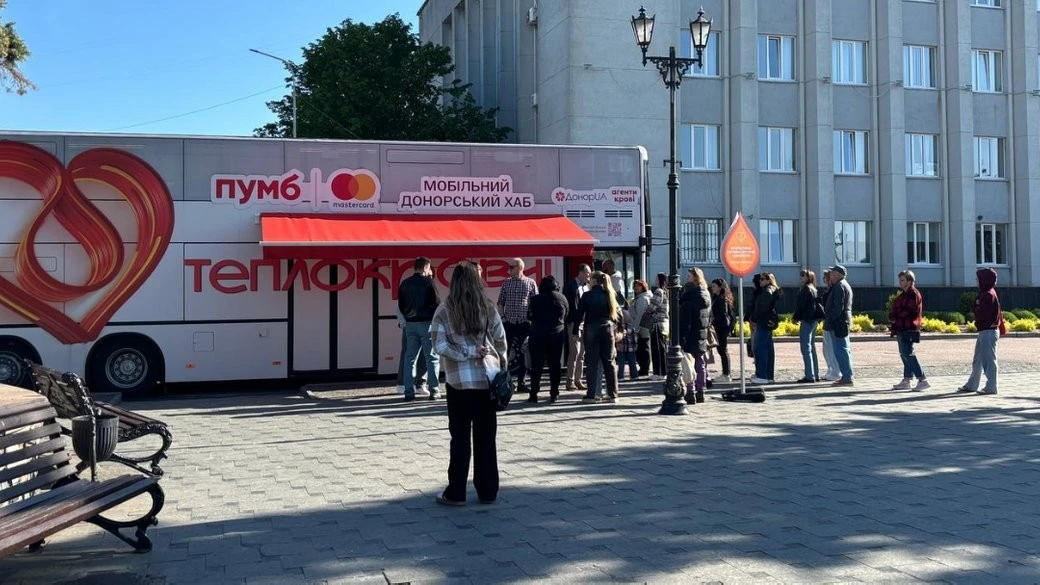 Понад 200 літрів крові для порятунку життів: як жителі Житомирщини підтримали мобільний хаб