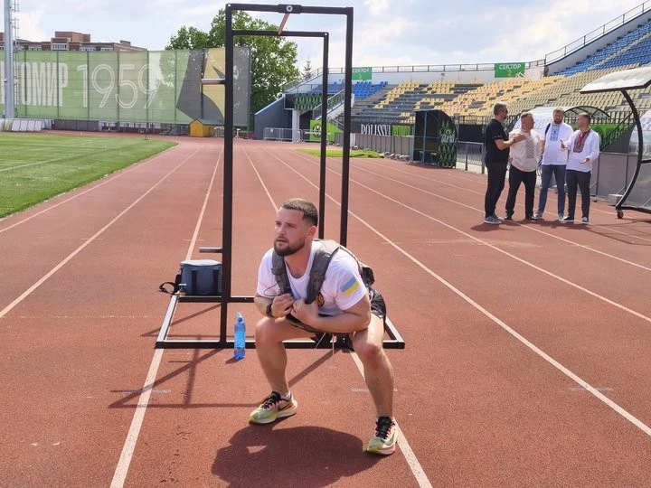 У Житомирі десантник побив національний рекорд у виснажливому комплексі “Мерфі