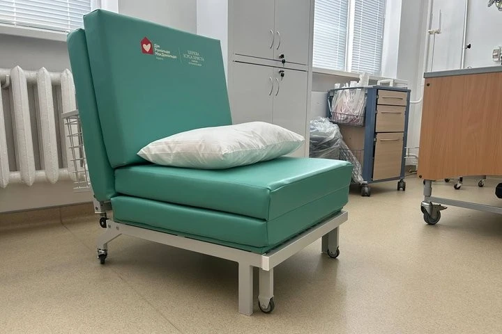Комфорт для батьків у Житомирі: лікарня отримала спеціальні меблі